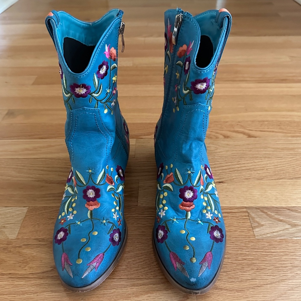 2 Lips Too "Too Kicker" Blue Embroidered Western Boots Size 10
